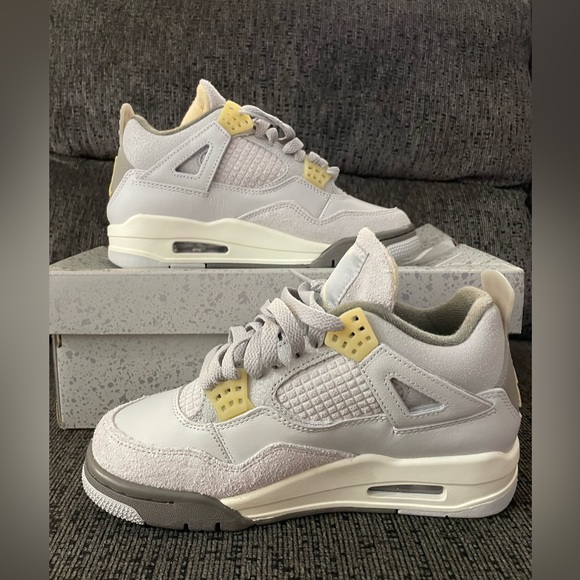 Air Jordan 4 Retro SE, Photon Dust/ Pale Vanilla, Men's size 4 - Picture 5 of 5